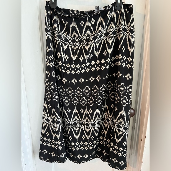 Patterned Skirt - Picture 2 of 2